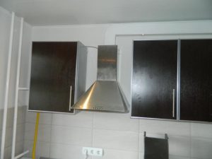 Установка вытяжки на кухне в Бердске