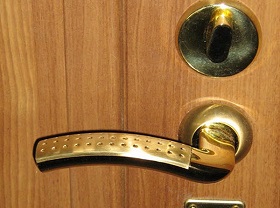 Замена дверной ручки входной двери в Бердске